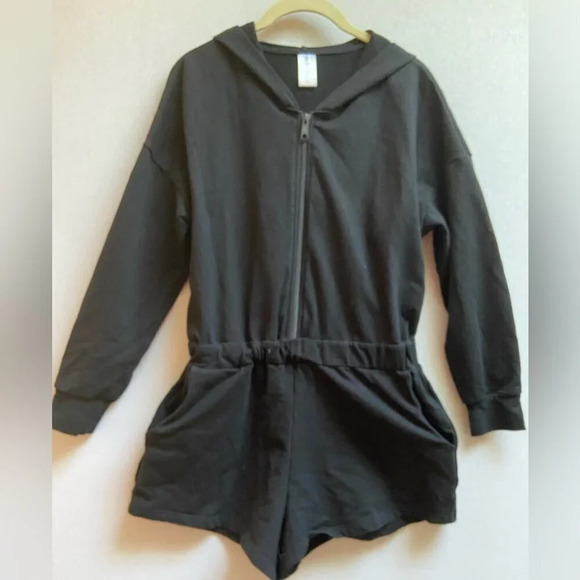 Smash & Tess Malibu hooded black zip up Romper Sz XS - Picture 2 of 11
